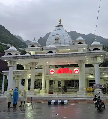 वैष्णो देवी त्रासदी: मौसम विभाग की चेतावनी के बावजूद श्राइन बोर्ड ने नहीं रोकी यात्रा, 35 लोगों की मौत का सवाल