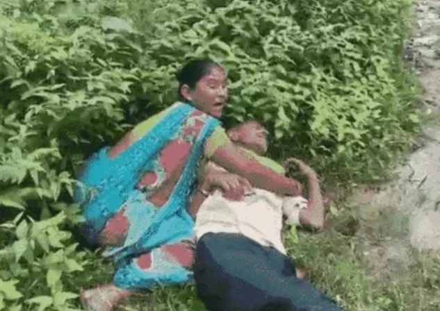 lucknow-tahasildar-thappad-kisan-avaidh-kabza-zameen-vivad.jpg.bv (1).webp