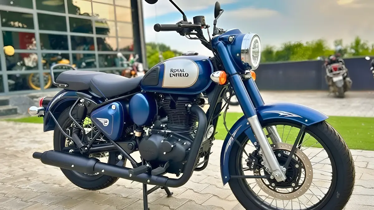 युवाओं के स्टाइल और बड़ों के कम्फर्ट का पूरा ख्याल रखती है Royal Enfield Bobber 350, 40KM/L के माइलेज, मस्कुलर लुक और LED फीचर्स ने मचाया तहलका