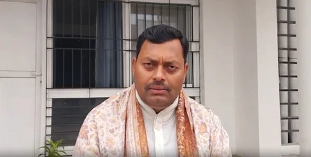 बिहार ज्वेलरी शॉप में हिजाब और हेलमेट बैन पर मंत्री लखेंद्र पासवान ने किया व्यापारियों का समर...webp