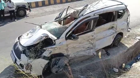 महाराष्ट्र के जलगांव में भयानक कार एक्सीडेंट तीन लोगों की मौत चार घायल-1.webp