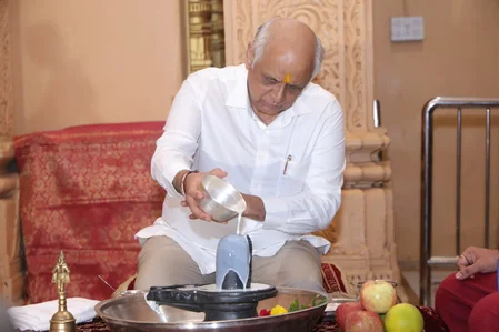गुजरात सोमनाथ स्वाभिमान पर्व की शुरुआत सीएम भूपेंद्र पटेल ने संतों के साथ किया ओंकार नाद जाप-1.webp