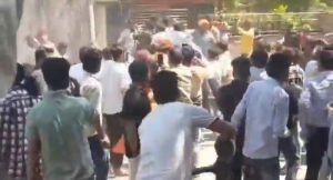 Big Breaking - आगरा में सपा सांसद रामजी लाल सुमन के आवास पर हमला, करणी सेना पर आरोप