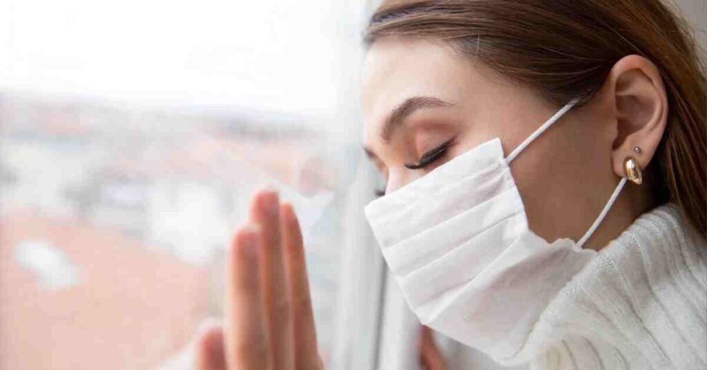 मास्क का सही इस्तेमाल और शारीरिक दूरी (Correct Use of Masks and Physical Distancing)