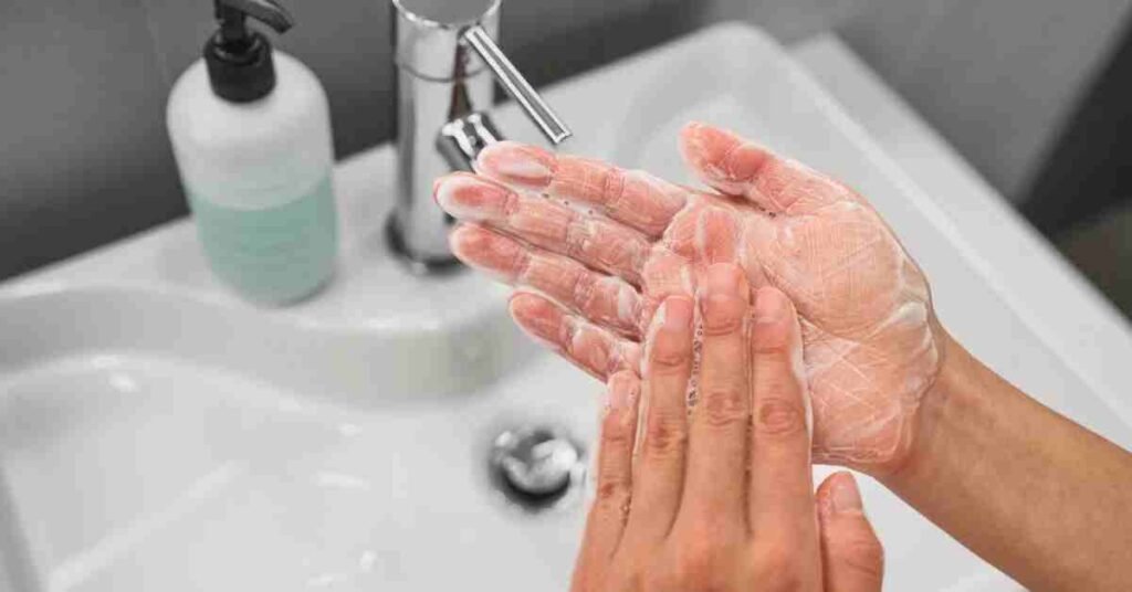 व्यक्तिगत स्वच्छता ही पहला हथियार (Personal Hygiene is the First Weapon)
