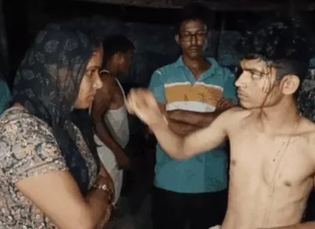 सहरसा: ग्रामीणों ने युवक को अर्धनग्न कर जमकर की पिटाई फिर 02 बच्चों की मां के साथ जबरन कराई शादी।