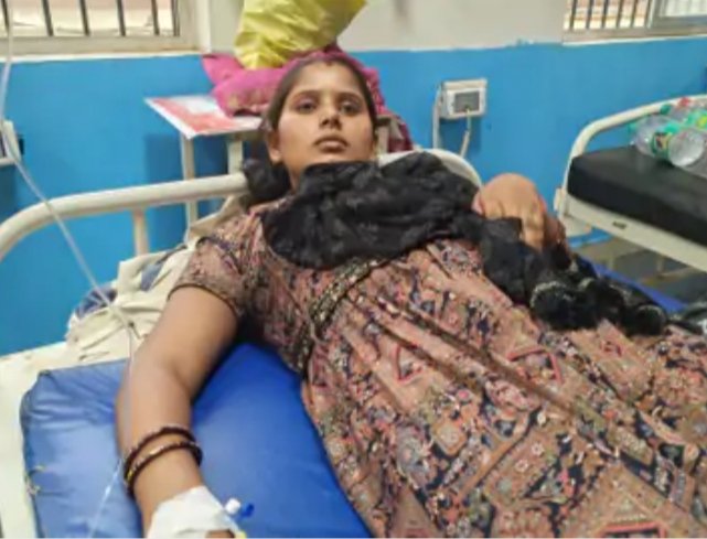 पिटाई के बाद दोनों को अस्पताल में भर्ती कराया गया
